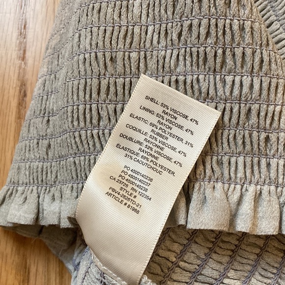 NWT Aritzia Wilfred smocked blouse size Xs silver sage - Picture 5 of 5